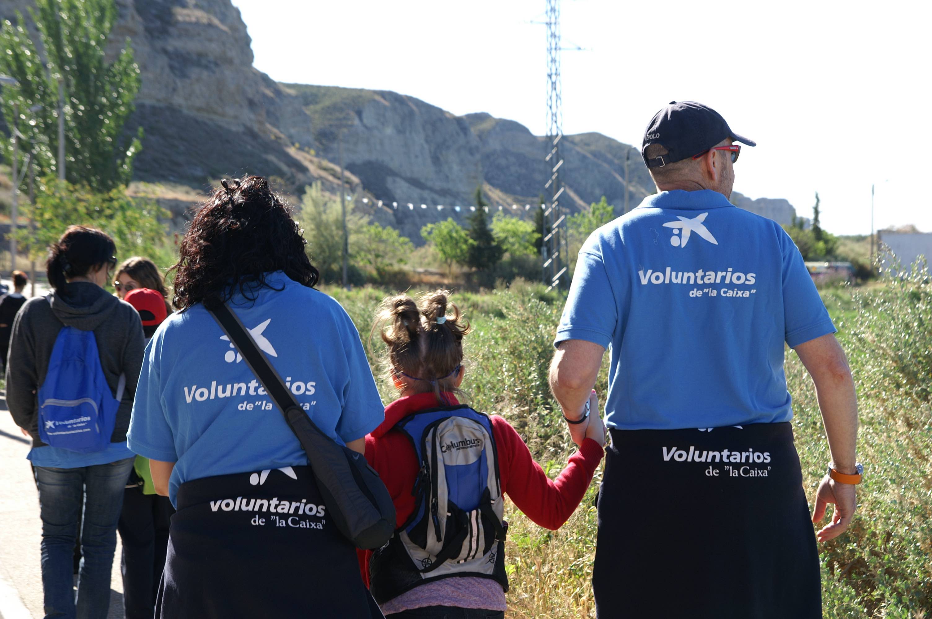 Los voluntarios de Zaragoza plantamos árboles en Alfocea