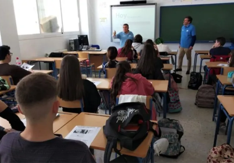 VOLUNTARIOS CAIXABANK EN MURCIA AYUDAN A MÁS DE 200 ESTUDIANTES A ADMINISTRAR SU ECONOMÍA