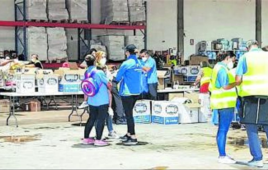 Los Voluntarios de CaixaBank dan apoyo a los afectados por el volcán