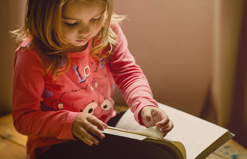 Participa en Acompañar en la lectura, la actividad que sorprende a los voluntarios