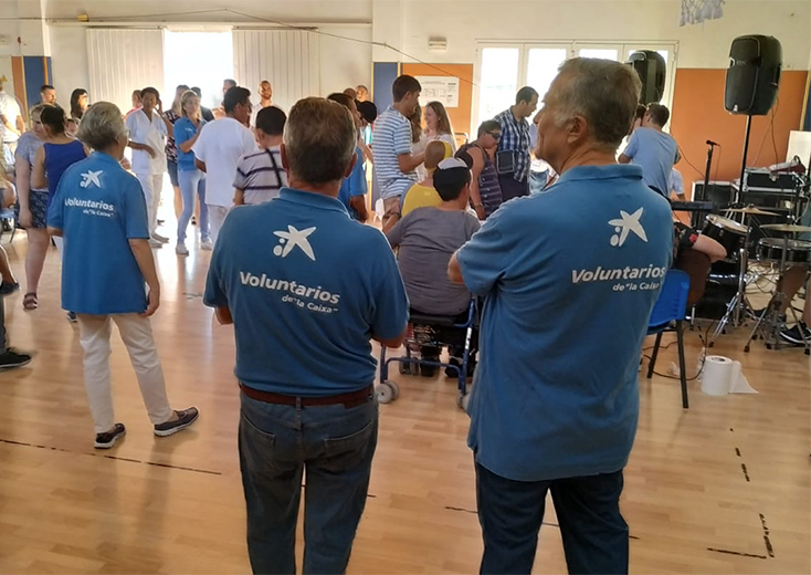 Berenar i música en directe en el Centre Sant Joan de Déu de Màlaga