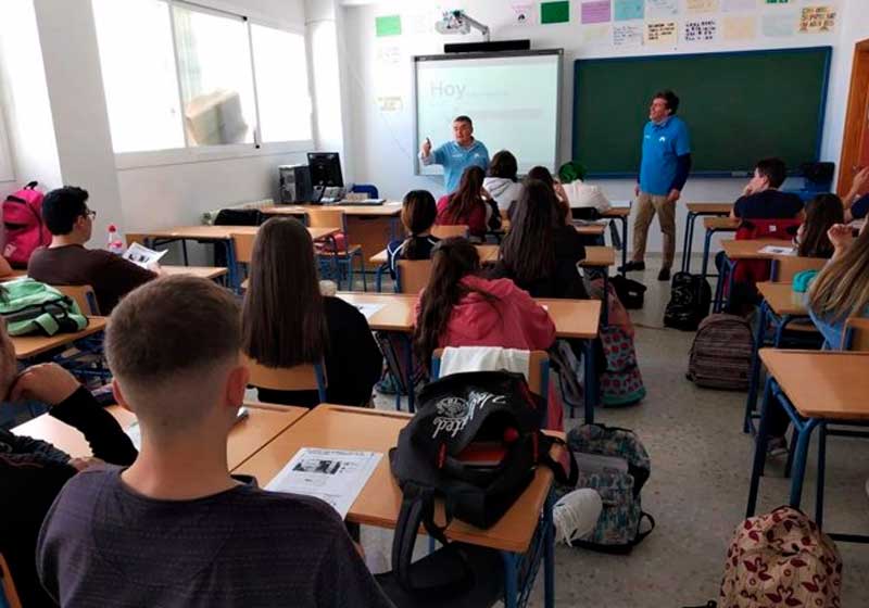 635 estudiantes de la ESO participan en el programa Finanzas para Jóvenes en Andalucía