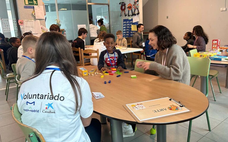 Avalmadrid y CaixaBank firman un acuerdo de colaboración para desarrollar actividades de acción social con sus empleados