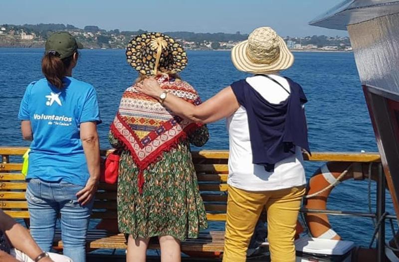 Paseo en barco junto a enfermos de parkinson en Galicia