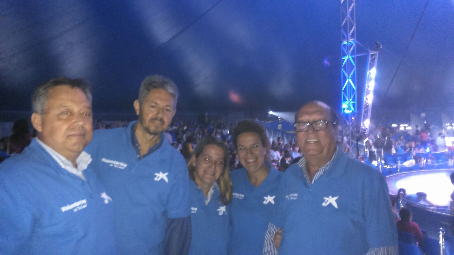 Acompanyant a nens i nenes al circ