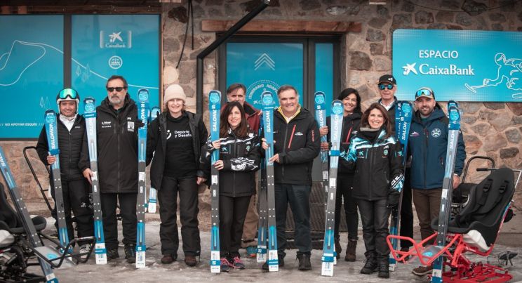 CaixaBank acerca los deportes de nieve a los menores vulnerables con una actividad en Sierra Nevada