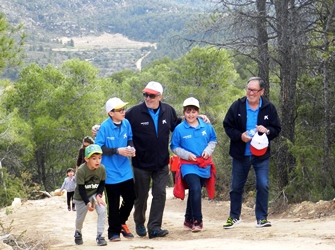 Caminata y 'calçotada' contra el cáncer