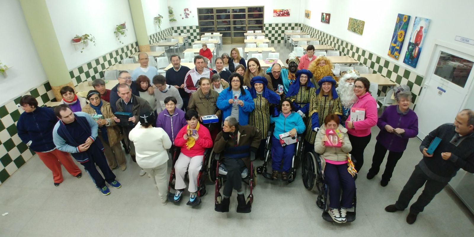 Els Reis Mags visiten l'Associació Síndrome de Down d'Almeria Asalsido i l'Associació Aspapros