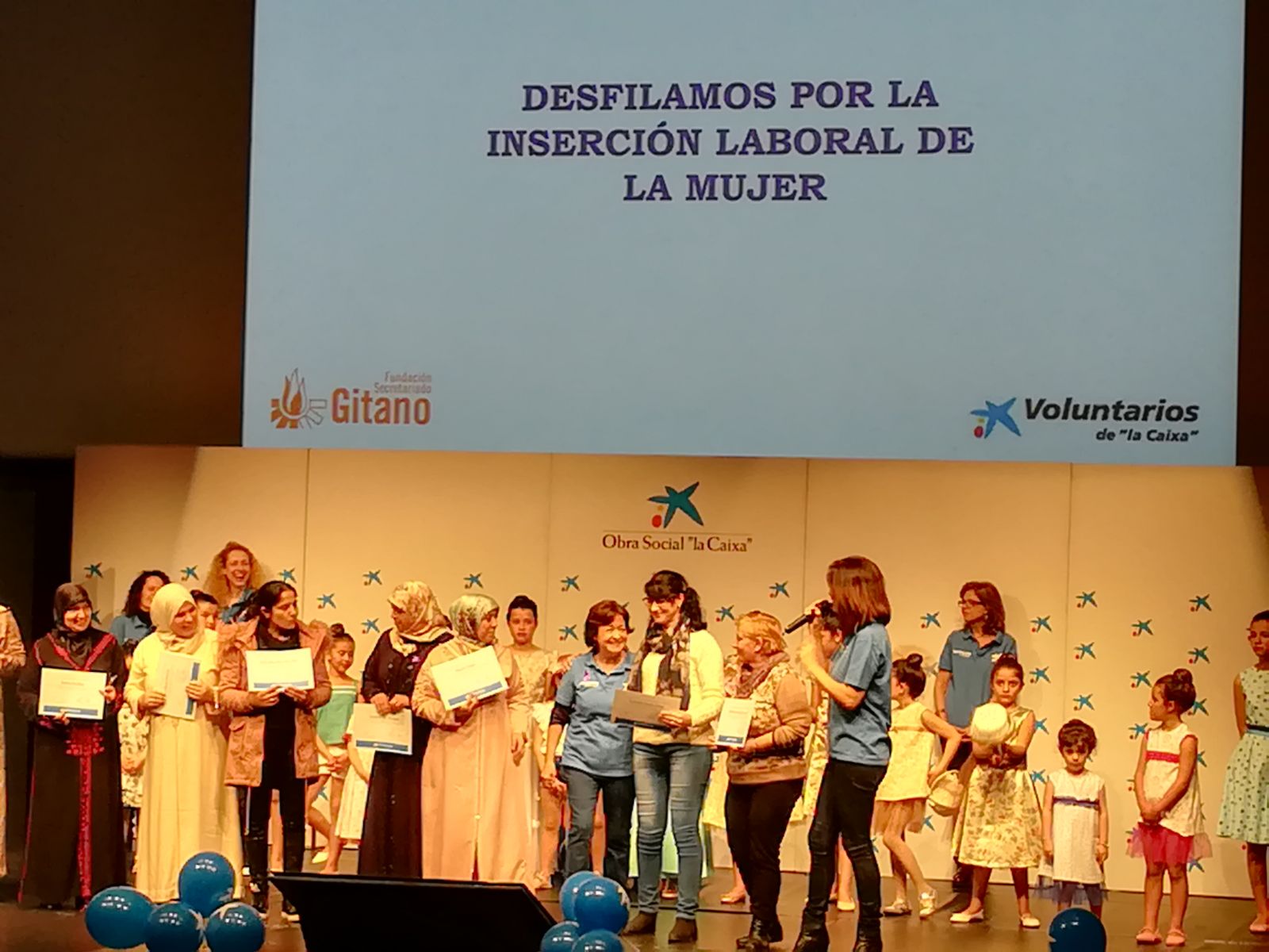 Organizamos un desfile infantil con diseños de mujeres de Cañada Real