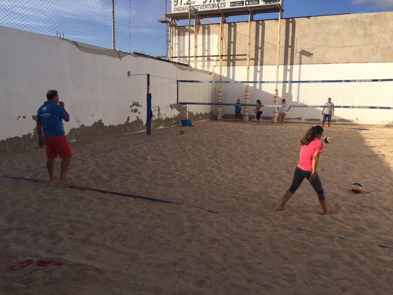 Nos resistimos a dejar atrás el verano y echamos un partido de Vóley Playa