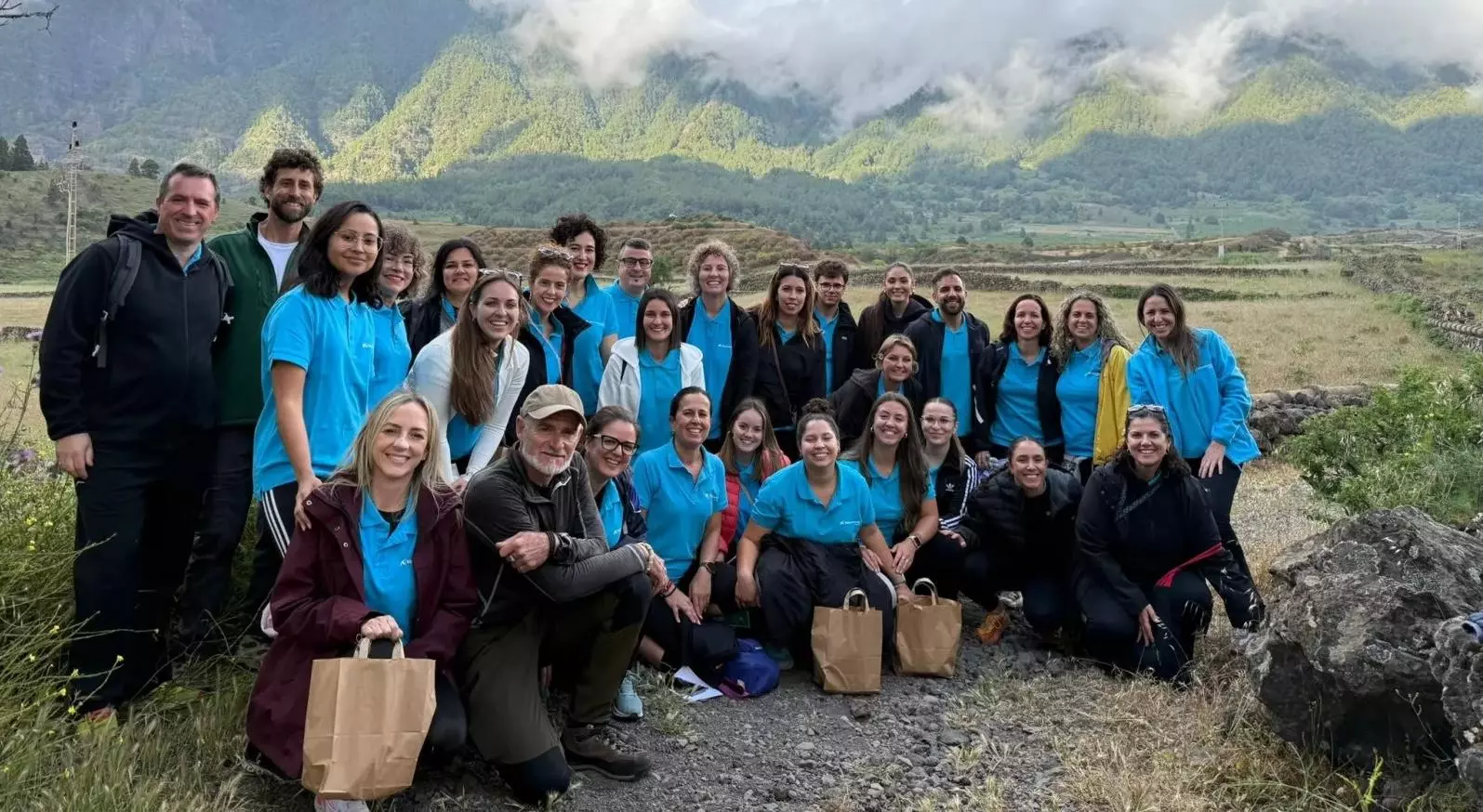 CaixaBank reúne a cerca de 400 voluntarios en Canarias en una gran jornada medioambiental simultánea en diferentes islas