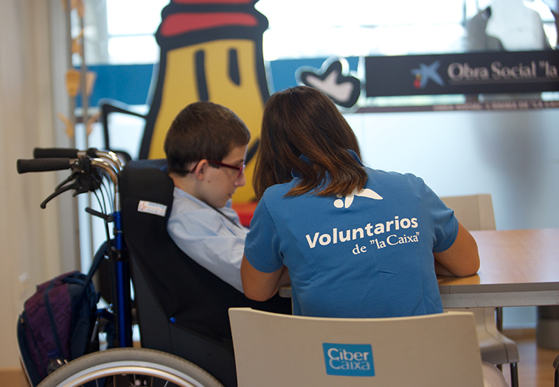 Els voluntaris i voluntàries de ”la Caixa” s'uneixen a la celebració del Dia del Nen Hospitalitzat