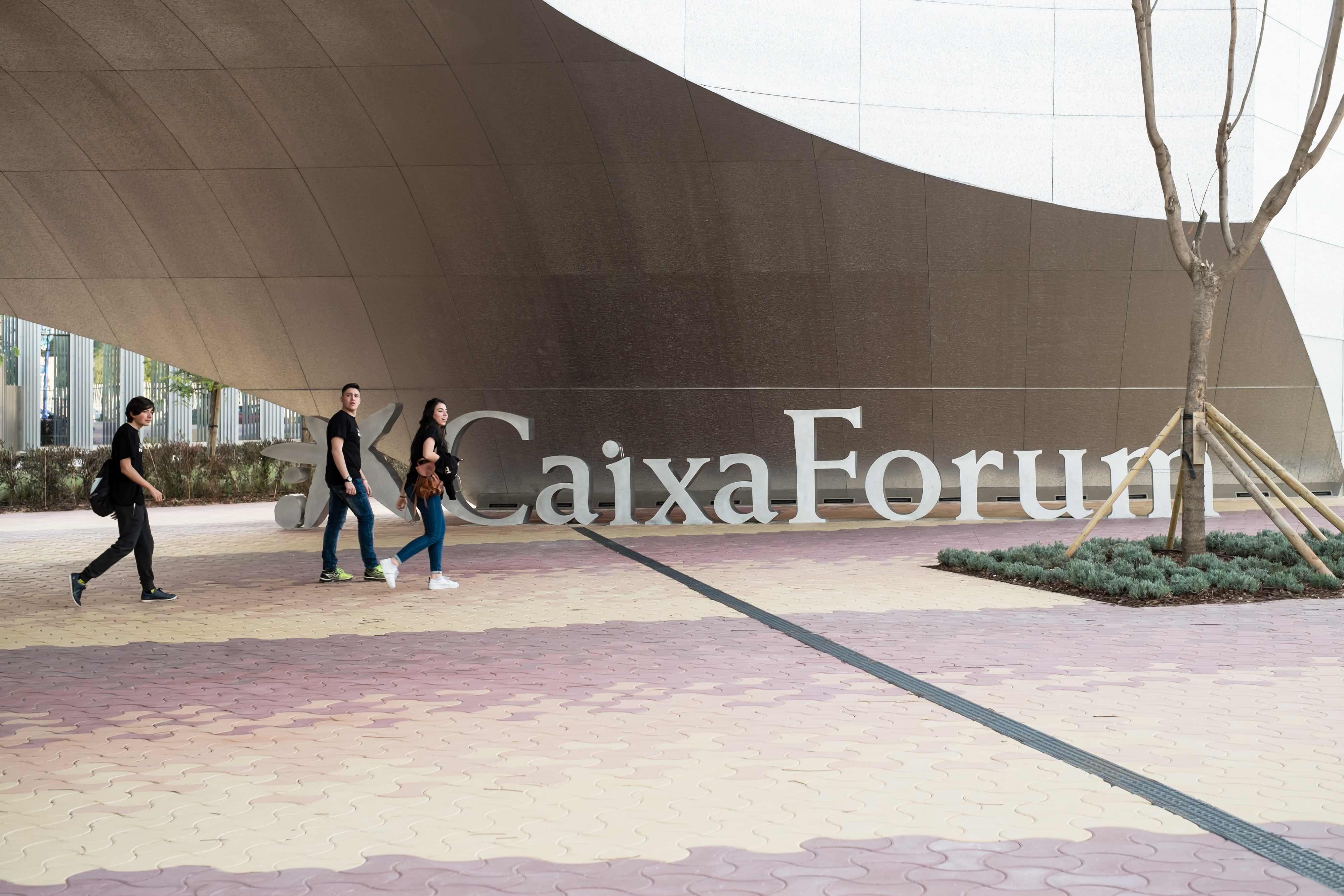 Los mayores de Lora de Estepa en CaixaForum