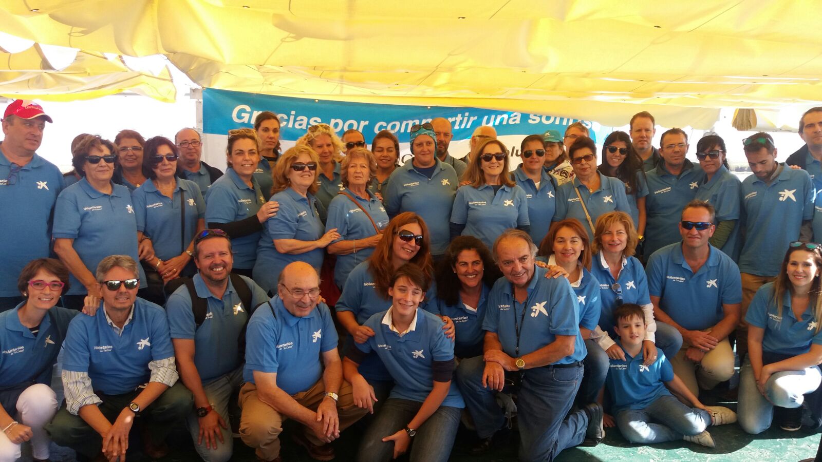 Delegacions de voluntaris navegant pel Guadalquivir