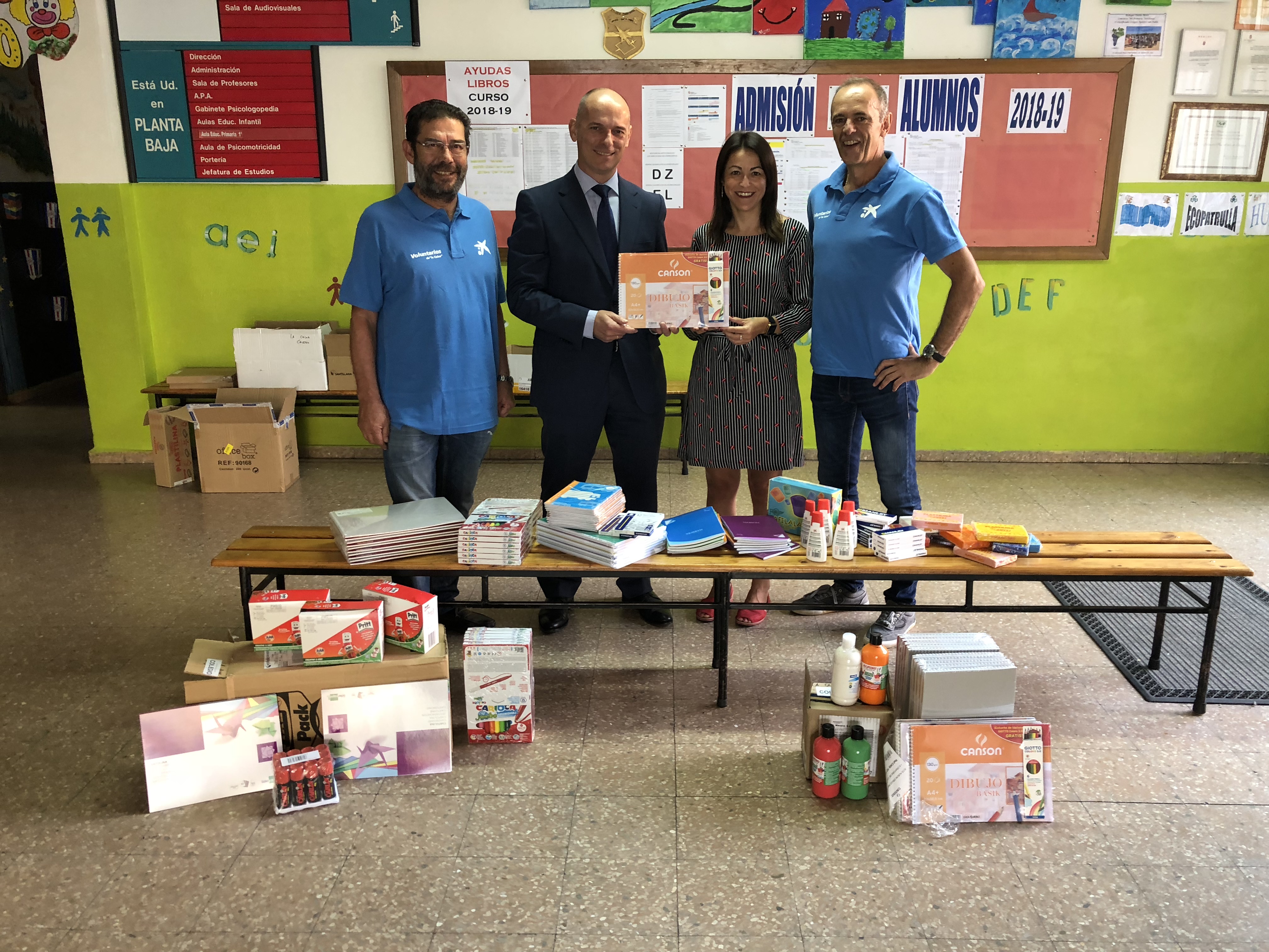 Entrega de material escolar en Burgos