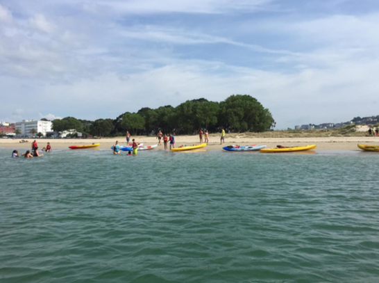 Un estiu de kayac de mar amb menors a A Corunya