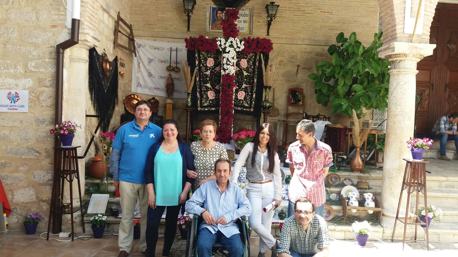 Vam celebrar la tradicional Festa de les Flors col·laborant en el mercat solidari organitzat per Hogar Santa Clara de Càrites