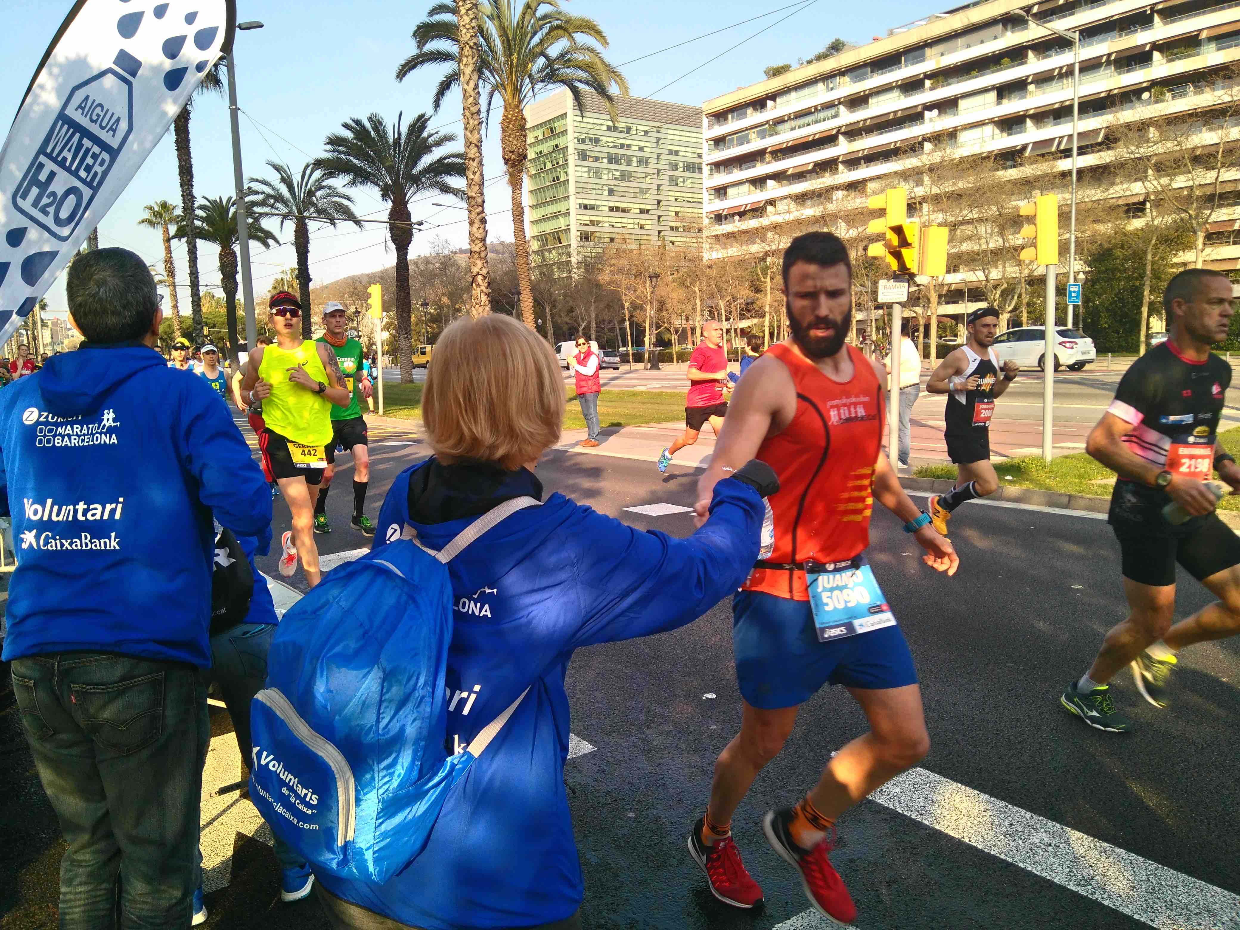 76 Voluntaris de la Delegació del Barcelonès i Vallès occidental a la Zurich Marató de Barcelona