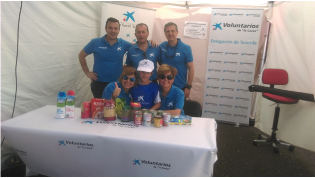 Recollida d'aliments a la final de voleibol femení a Tenerife