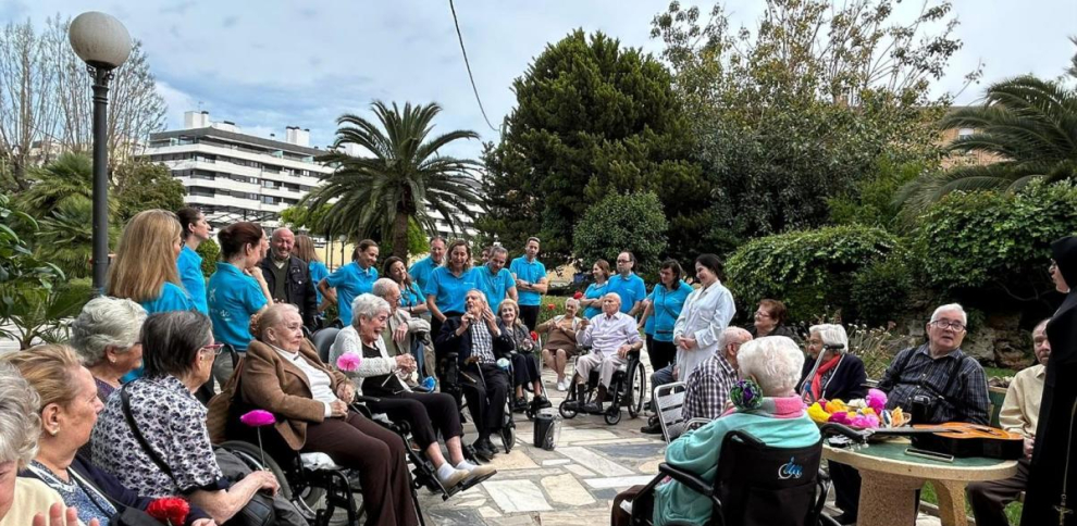 Una marea azul de voluntarios de CaixaBank participa en más de 2.100 actividades solidarias en su 'Mes Social'